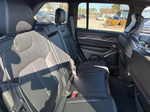 Used 2024 Jeep Grand Cherokee Overland w/ Luxury Tech Group IV image 16