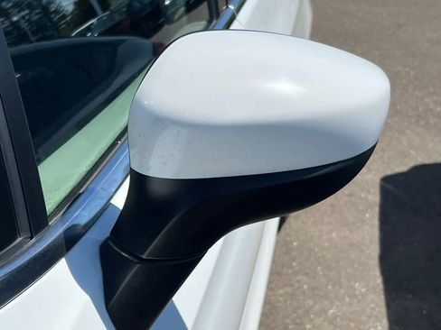 Used 2021 Chrysler Voyager Lxi image 9