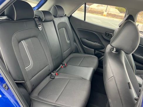 Used 2023 Hyundai Venue Limited image 29