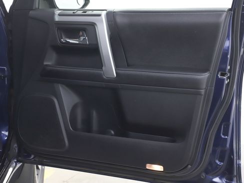 Used 2015 Toyota 4Runner Limited image 11