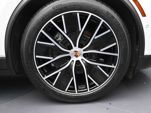 Certified 2025 Porsche Macan Electric RWD image 22