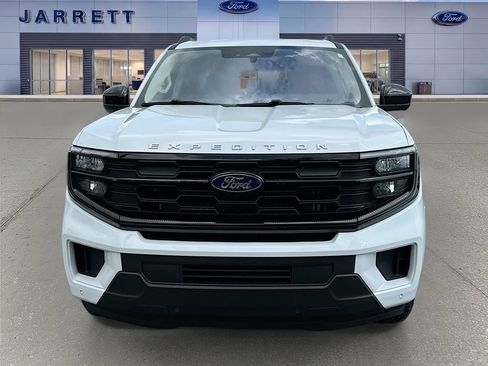 Certified 2025 Ford Expedition Active RWD image 2