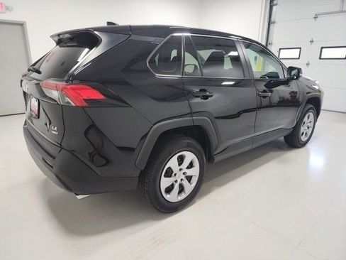 Used 2022 Toyota RAV4 LE image 11