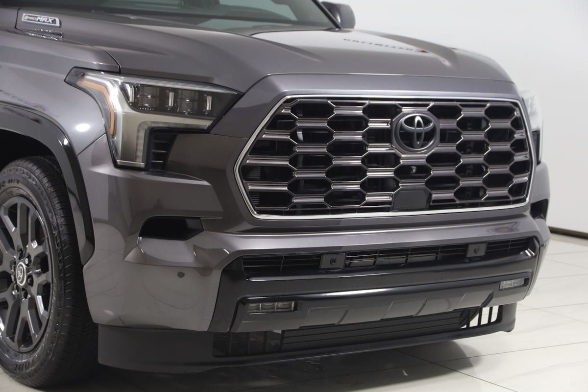 Used 2024 Toyota Sequoia Platinum AWD/4WD image 43