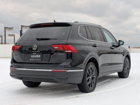 Used 2024 Volkswagen Tiguan SE w/ Panoramic Sunroof Package image 7