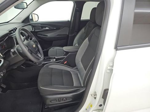 Used 2023 Chevrolet TrailBlazer LT w/ Convenience Package FWD image 2