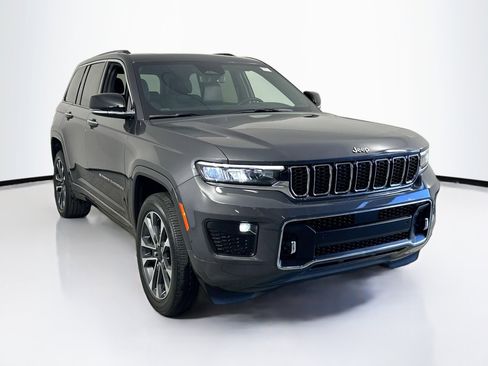 Used 2022 Jeep Grand Cherokee Overland w/ Luxury Tech Group IV image 3