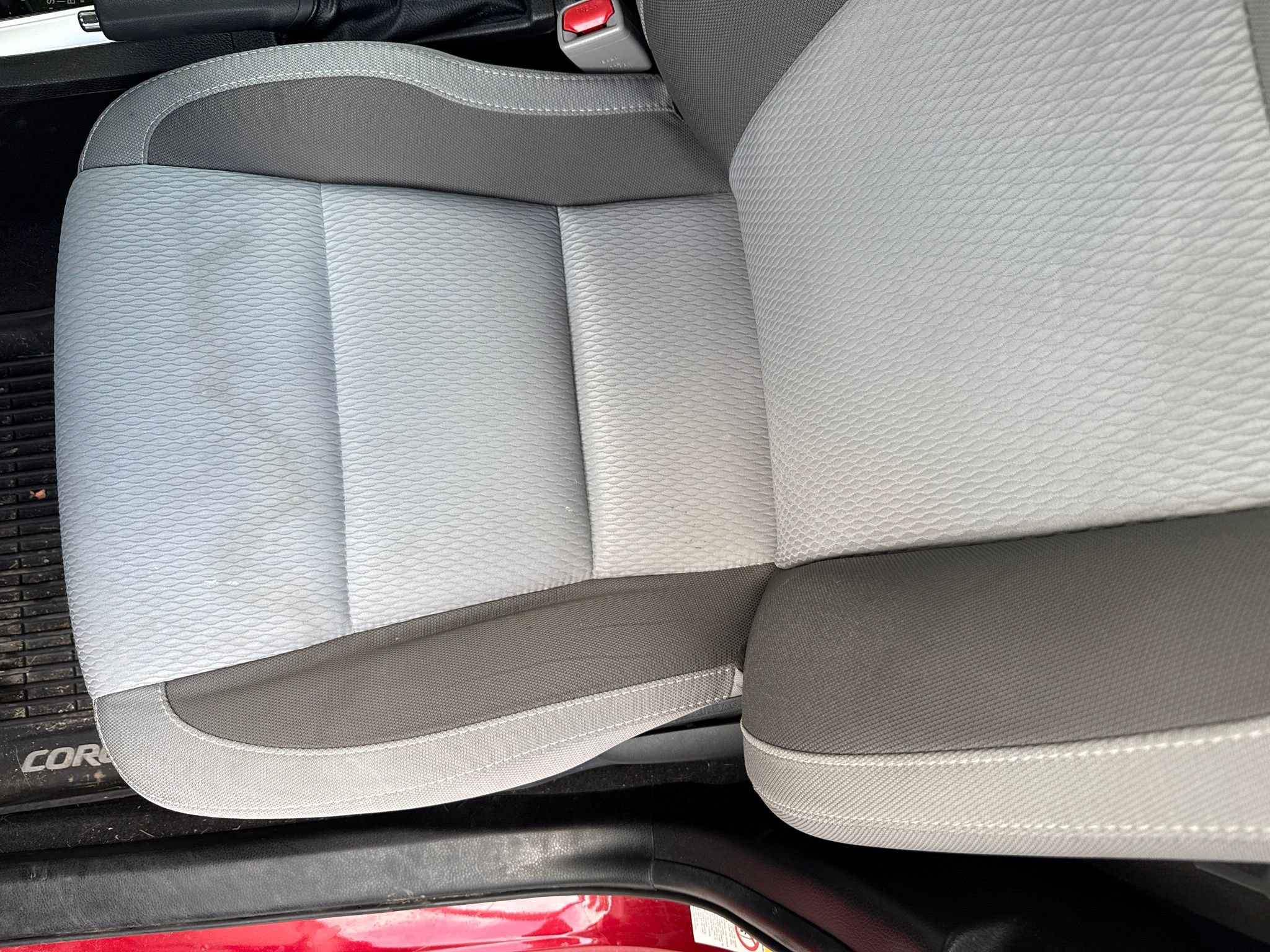 Used 2018 Toyota Corolla LE FWD image 13