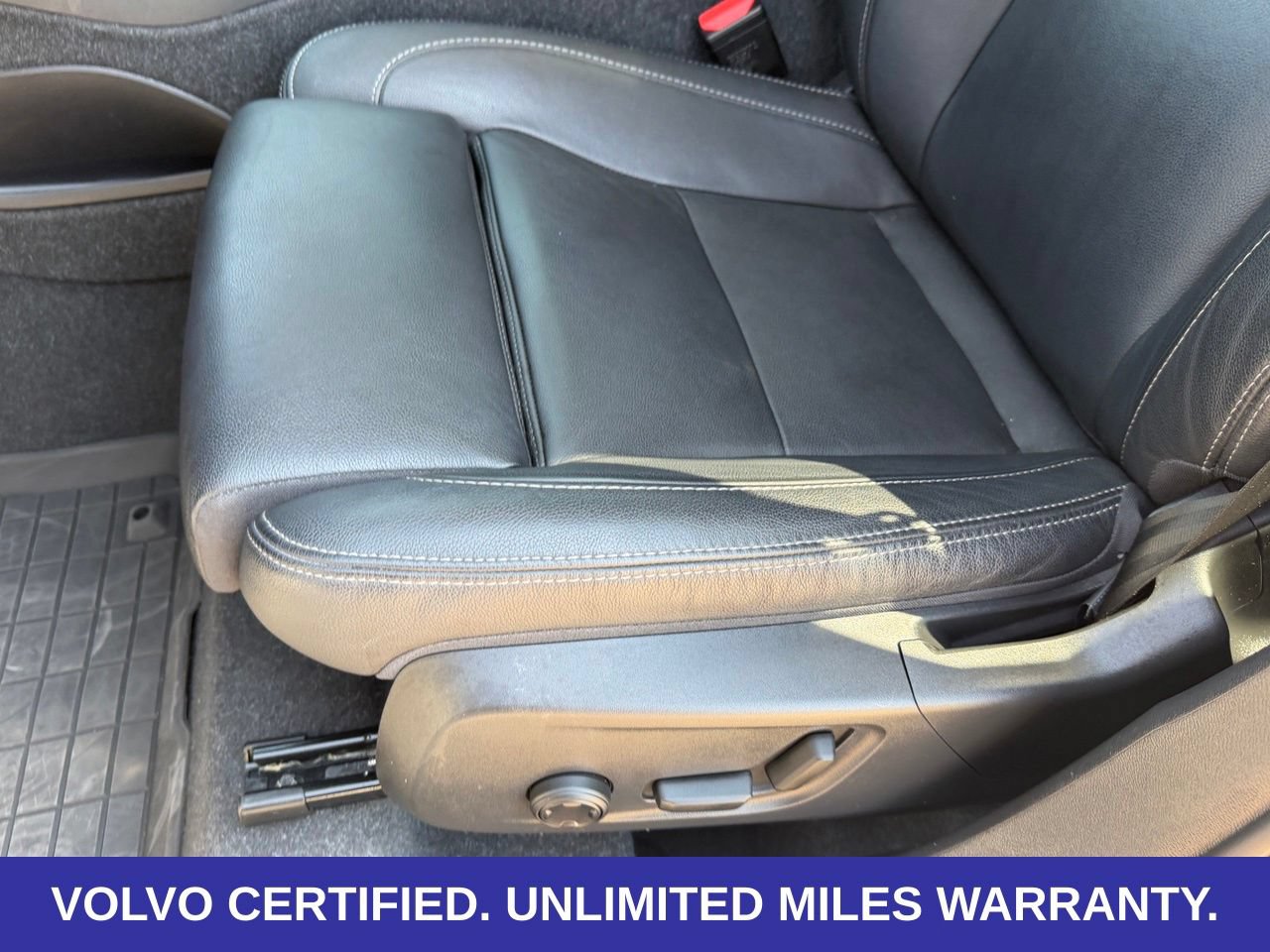 Certified 2024 Volvo XC40 B5 Ultimate AWD/4WD image 28