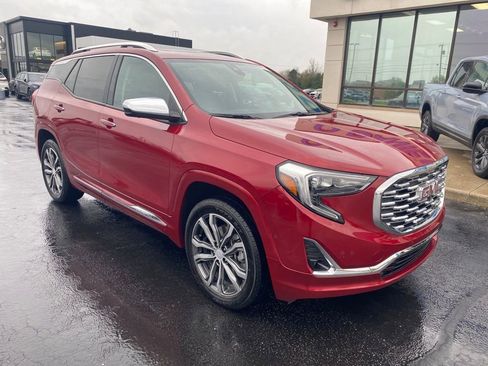 Used 2020 GMC Terrain Denali w/ Denali Premium Package AWD/4WD image 1