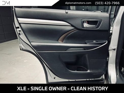 Used 2018 Toyota Highlander XLE AWD/4WD image 26