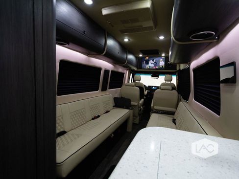 Used 2024 Mercedes-Benz Sprinter 3500 image 25