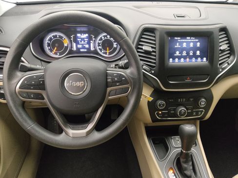 Used 2020 Jeep Cherokee Latitude FWD image 22