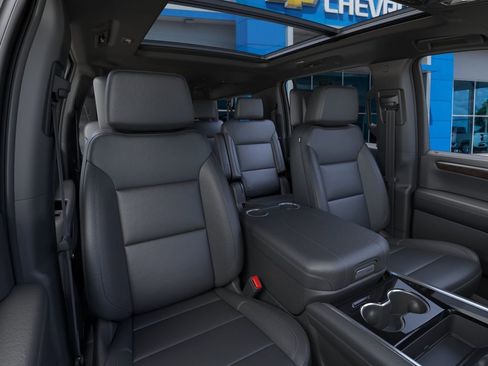 New 2026 Chevrolet Suburban Z71 w/ Z71 Off-Road Package AWD/4WD image 16