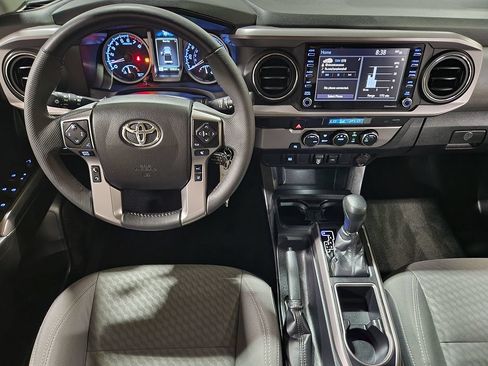 Used 2021 Toyota Tacoma SR5 RWD image 44