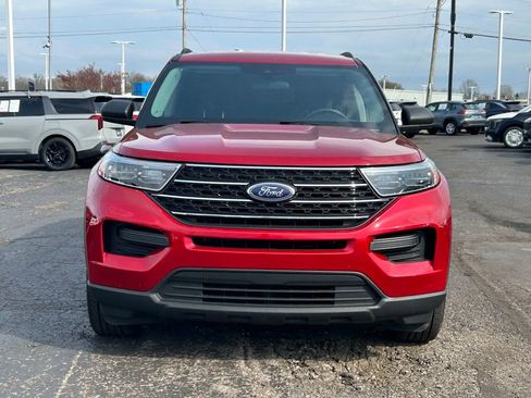 Used 2024 Ford Explorer XLT AWD/4WD image 2