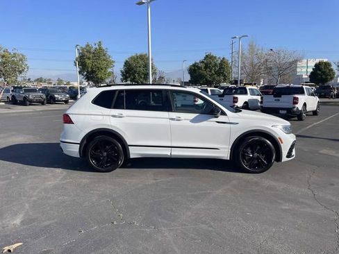 Used 2023 Volkswagen Tiguan SE R-Line image 3