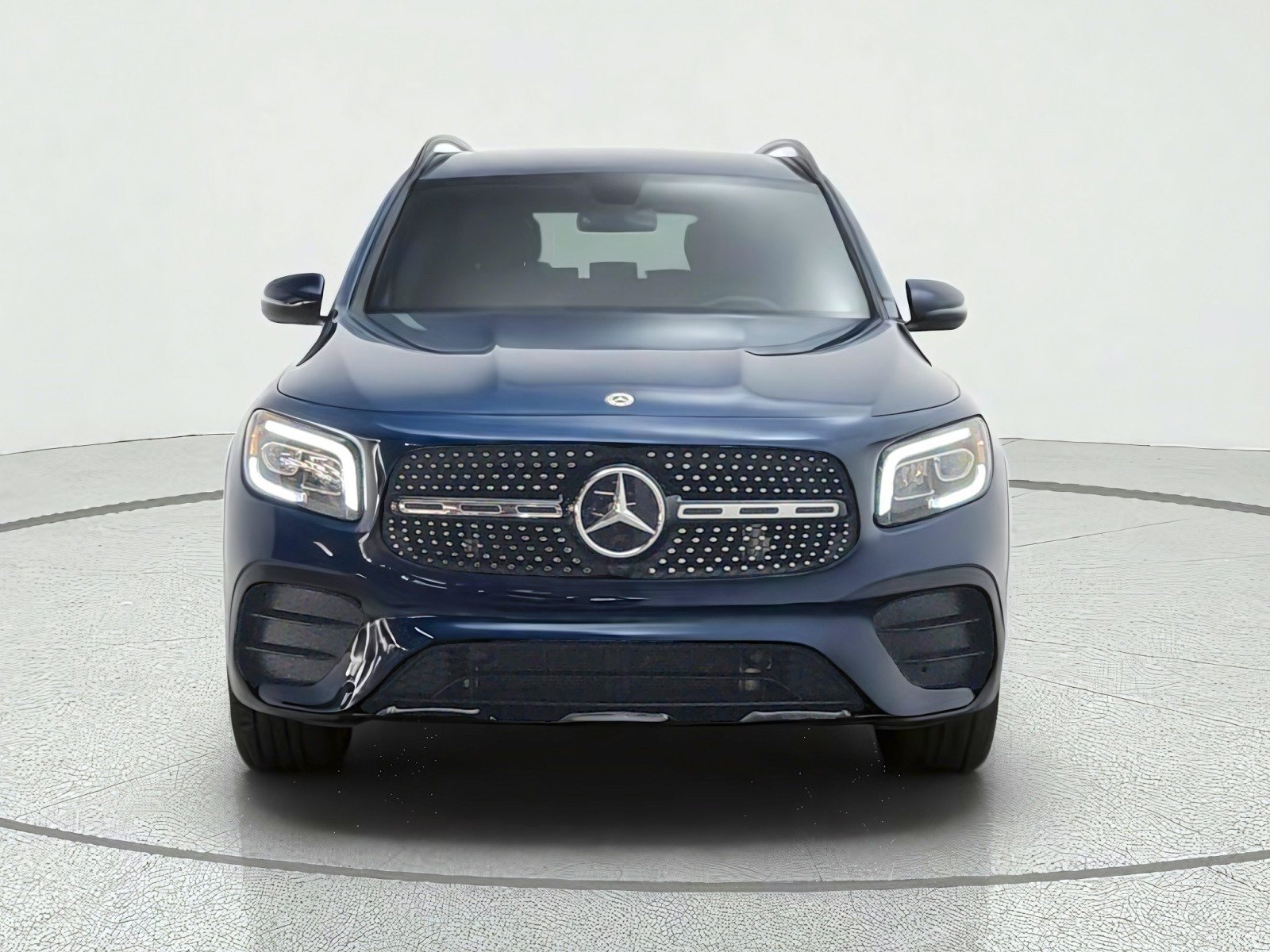 Used 2022 Mercedes-Benz GLB 250 4MATIC image 2