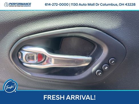 Used 2019 Jeep Cherokee Trailhawk AWD/4WD image 12