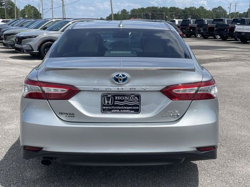 Used 2019 Toyota Camry XLE FWD image 3