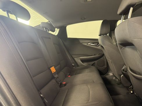 Used 2017 Chevrolet Malibu LT FWD image 13