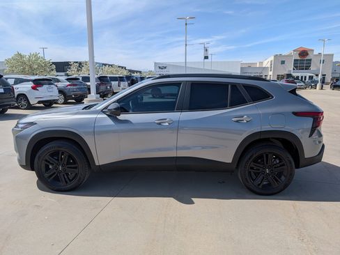 Used 2025 Chevrolet Trax ACTIV w/ Driver Confidence Package image 3