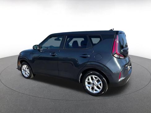 Used 2025 Kia Soul LX w/ LX Technology Package FWD image 10