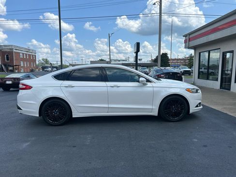 Used 2014 Ford Fusion SE w/ Equipment Group 202A FWD image 4