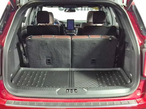 Used 2023 Ford Explorer Platinum w/ Technology Package AWD/4WD image 29