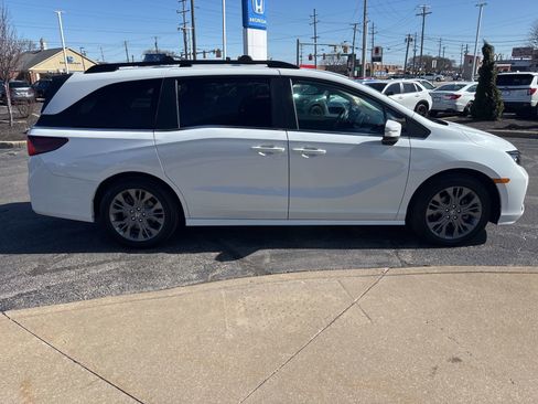 Certified 2025 Honda Odyssey Touring image 5