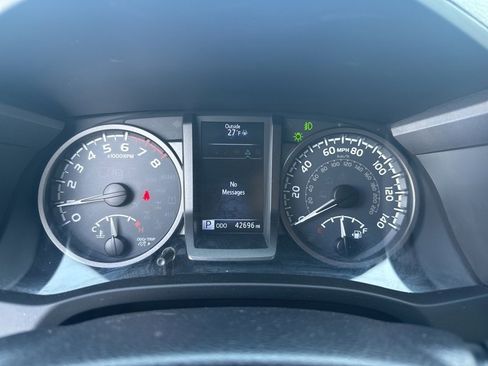 Used 2019 Toyota Tacoma TRD Sport image 15