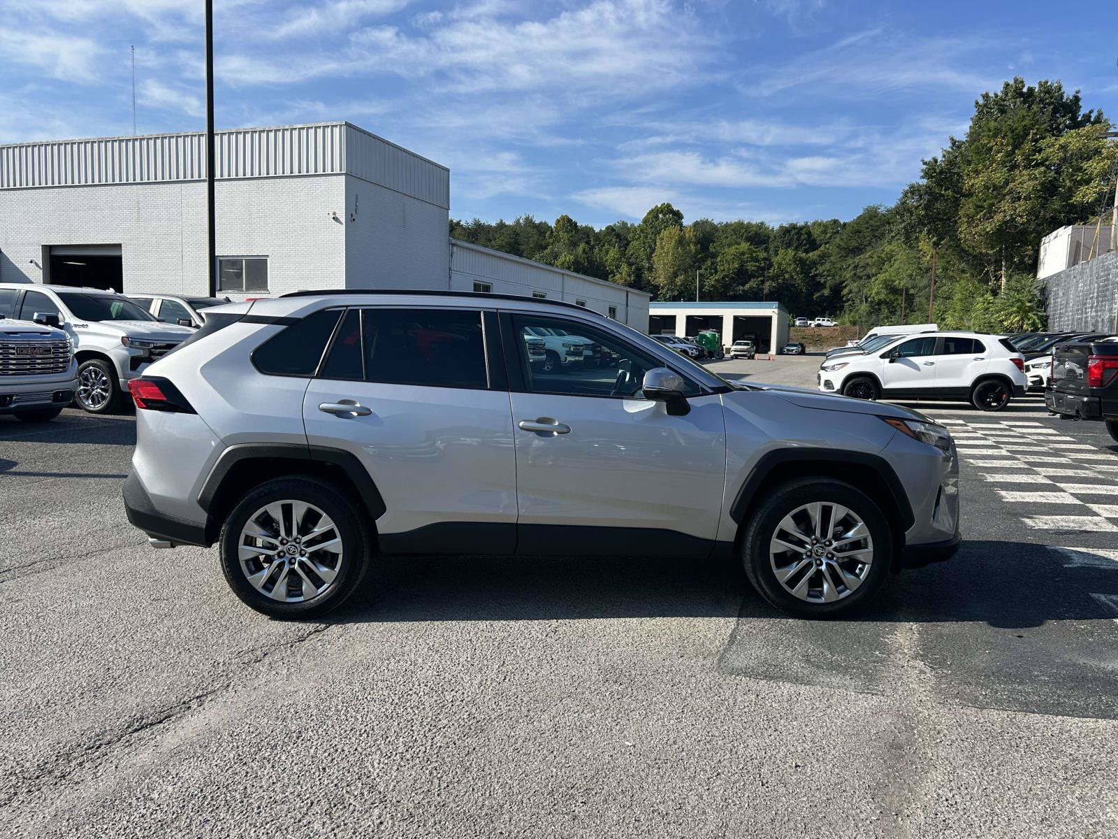 Used 2025 Toyota RAV4 XLE Premium w/ Weather Package AWD/4WD image 8