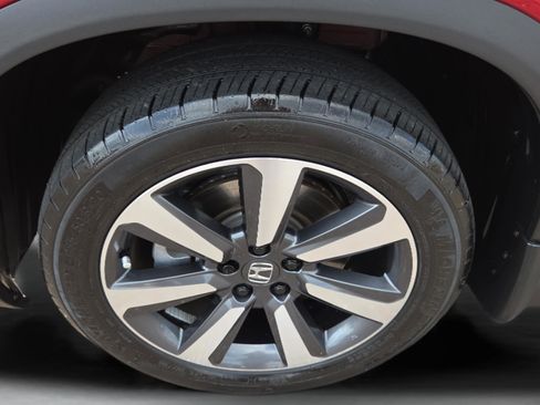 Used 2025 Honda Pilot Touring image 11