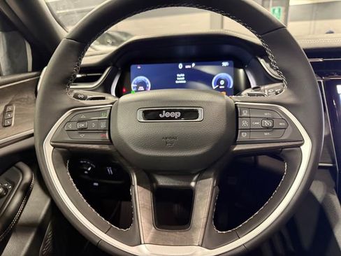 New 2025 Jeep Grand Cherokee Limited image 23