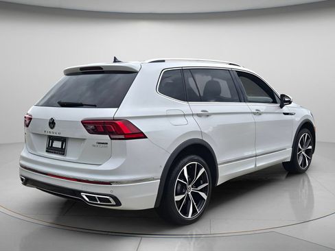 Certified 2024 Volkswagen Tiguan SEL R-Line AWD/4WD image 7