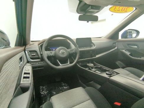 Used 2023 Nissan Rogue SV image 21