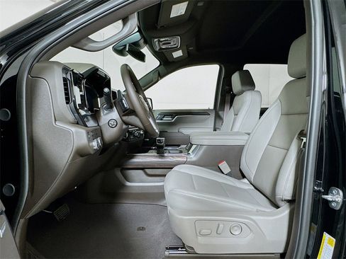 New 2026 GMC Sierra 1500 SLT image 12
