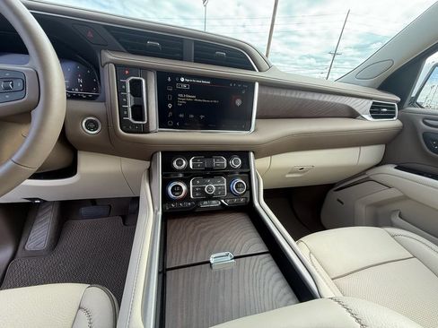 Used 2024 GMC Yukon Denali w/ Advanced Technology Package AWD/4WD image 15