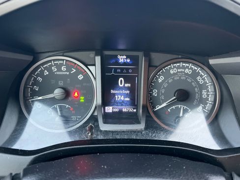 Used 2021 Toyota Tacoma TRD Off-Road image 25