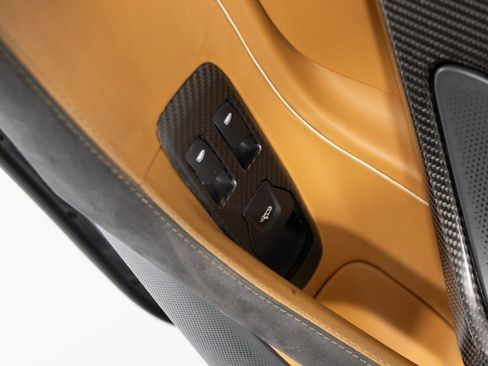 Used 2018 McLaren 570S Spider image 14