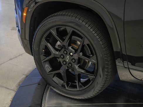 Used 2024 Chevrolet Traverse RS w/ LPO, Cargo Package FWD image 9