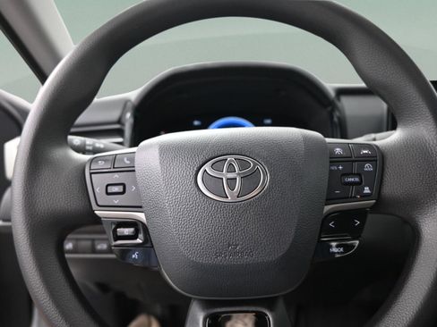 Used 2025 Toyota Camry LE w/ Convenience Package FWD image 27