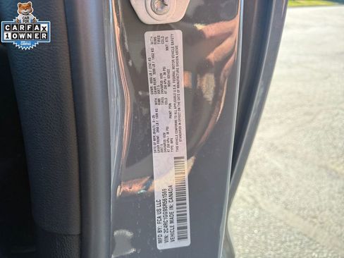 Used 2025 Chrysler Pacifica Limited FWD image 24