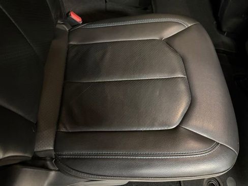 Used 2021 Chrysler Pacifica Touring-L FWD image 28