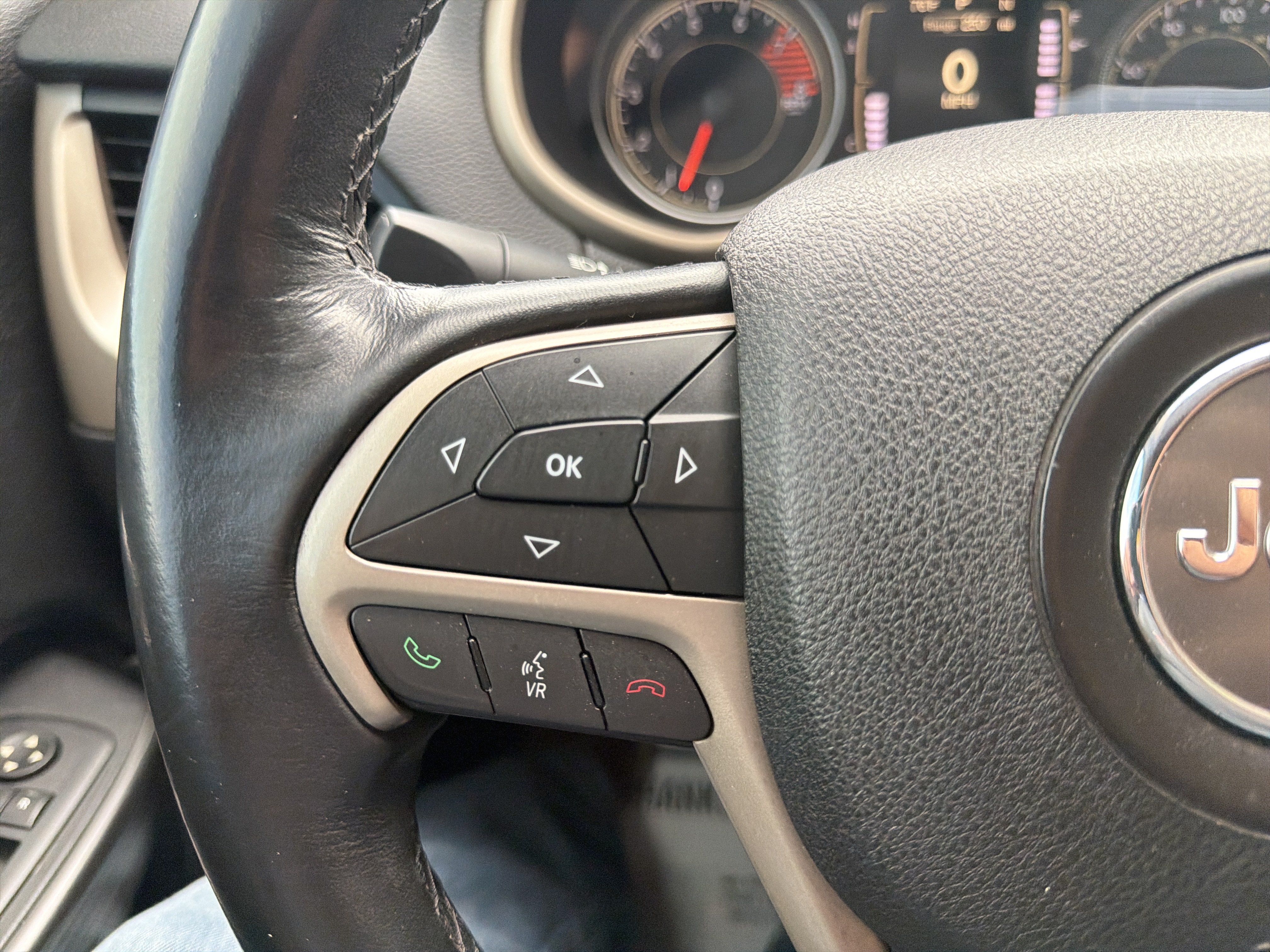 Used 2016 Jeep Cherokee Latitude FWD image 18