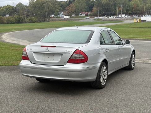 Used 2009 Mercedes-Benz E 350 4MATIC Sedan image 5
