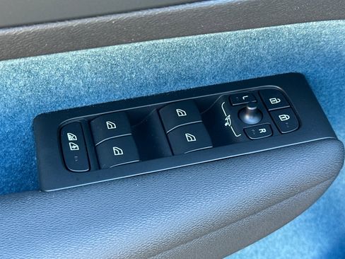 Certified 2023 Volvo XC40 Recharge Plus image 13