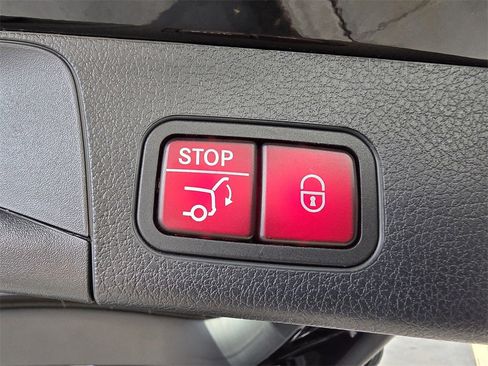 Certified 2022 Mercedes-Benz GLB 250 4MATIC image 35