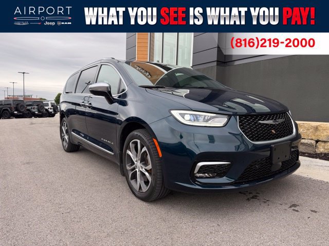 Used 2025 Chrysler Pacifica Pinnacle AWD/4WD image 1