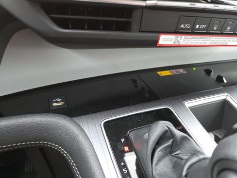 Used 2026 Toyota Sienna LE image 17